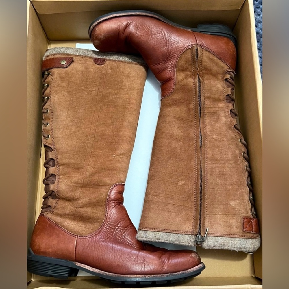 These are beautiful gently used. UGG boots. Smithfield.